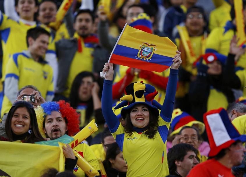 Qui siamo alla partita di esordio, con le trubune gremite di tifosi dell&#39;Ecuador (Reuters)
